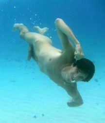 Naked Underwater 595512cf0c745.jpg