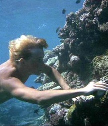 Naked Underwater 5955143d8ca82.jpg
