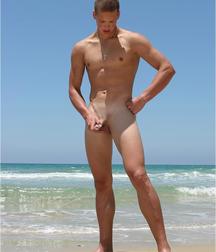 Stanley at the Beach 596bdd82037f9.jpg