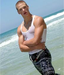 Stanley at the Beach 596bddca3677c.jpg