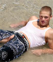 Stanley at the Beach 596bddce245e1.jpg