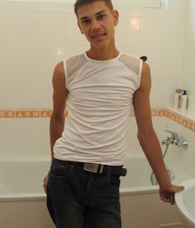 Ton Takes a Bath 5a714a7abb82d.jpg