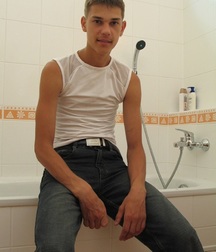 Ton Takes a Bath 5a714a840ac05.jpg