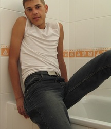 Ton Takes a Bath 5a714aa8db965.jpg