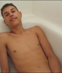 Ton Takes a Bath 5a714b0b1905b.jpg