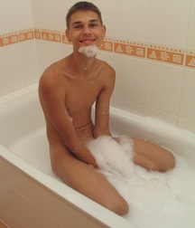 Ton Takes a Bath 5a714b2c1711f.jpg