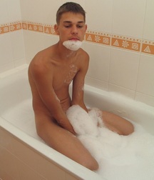Ton Takes a Bath 5a714b2d9f9ea.jpg