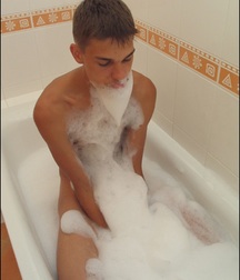 Ton Takes a Bath 5a714b38d1f3f.jpg