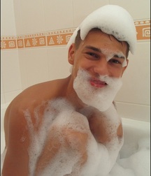 Ton Takes a Bath 5a714b429deb1.jpg