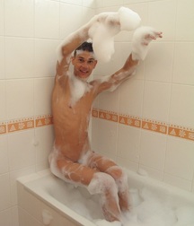 Ton Takes a Bath 5a714b6c8ae0d.jpg