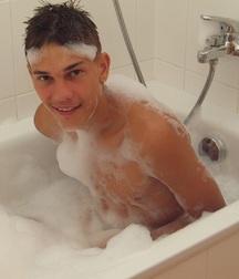 Ton Takes a Bath 5a714b8a2e994.jpg