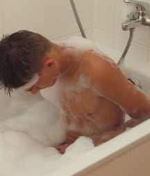 Ton Takes a Bath 5a714b8c741b0.jpg