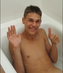 Ton Takes a Bath 5a714bf16ae42.jpg