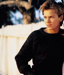 Remembering River Phoenix 5a7f4ec32f48a.jpg