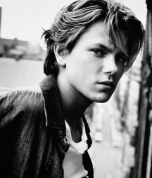 Remembering River Phoenix 5a7f4ed4d4e02.jpg