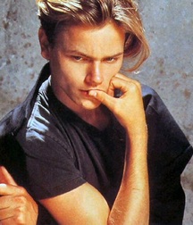 Remembering River Phoenix 5a7f4ede12e0a.jpg