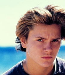 Remembering River Phoenix 5a7f4ee8d4d8b.jpg