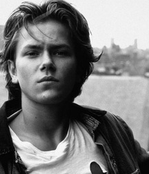 Remembering River Phoenix 5a7f4eec04fd2.jpg