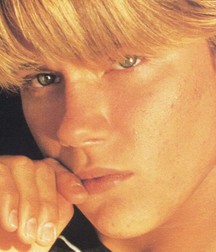 Remembering River Phoenix 5a7f4ef587aac.jpg