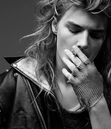 Remembering River Phoenix 5a7f4ef6cfe2f.jpg
