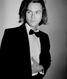 Remembering River Phoenix 5a7f4ef8876dd.jpg