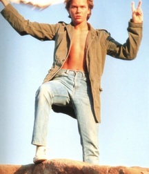 Remembering River Phoenix 5a7f4f11cfa85.jpg