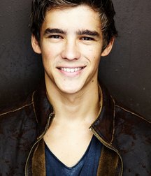 Brenton Thwaites 5ad173ad0866e.jpg