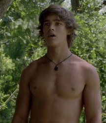 Brenton Thwaites 5ad173b5e440b.jpg