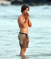 Brenton Thwaites 5ad173be175bc.jpg