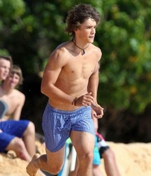Brenton Thwaites 5ad173bf623cf.jpg