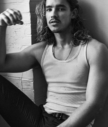 Brenton Thwaites 5ad173c5e8a68.jpg