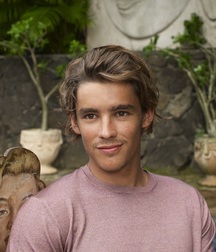 Brenton Thwaites 5ad173c78ca04.jpg
