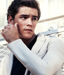 Brenton Thwaites 5ad173ceaceea.jpg