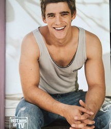 Brenton Thwaites 5ad173d00464b.jpg