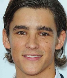 Brenton Thwaites 5ad173d19a5e0.jpg