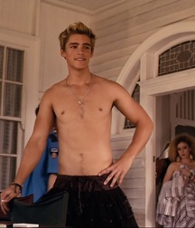 Brenton Thwaites 5ad173d6b9dd9.jpg
