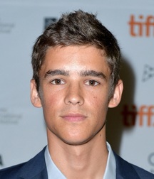 Brenton Thwaites 5ad173d865316.jpg