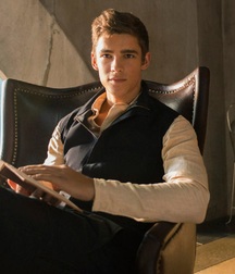 Brenton Thwaites 5ad173fe216b8.jpg