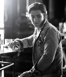 Brenton Thwaites 5ad173ffba871.jpg
