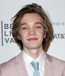Charlie Plummer 5b1e096c93708.jpg