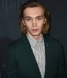 Charlie Plummer 5b1e0970bf04f.jpg