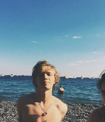 Charlie Plummer 5b1e09758f54c.jpg