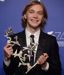 Charlie Plummer 5b1e097a62f3b.jpg