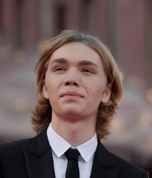 Charlie Plummer 5b1e097e96c46.jpg