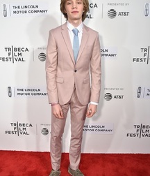 Charlie Plummer 5b1e09876a3af.jpg