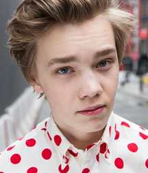 Charlie Plummer 5b1e09891b7f3.jpg