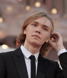 Charlie Plummer 5b1e099d5aa27.jpg