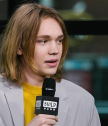 Charlie Plummer 5b1e09a11a1bc.jpg