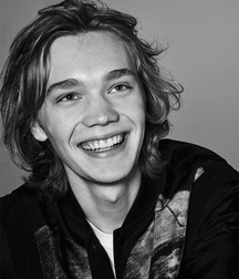 Charlie Plummer 5b1e09a30f9d2.jpg