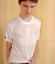 Maciek in the Shower 5b36c97718d34.jpg